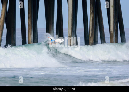 Huntington Beach, FL, USA. 1. August 2017. World Championship Tour Surfer Coco Ho (USA-Hawaii) konkurriert in den ersten Runden der Frauen 2017 VANS uns Open of Surfing, auf Dienstag, 1. August 2017. Bildnachweis: Benjamin Ginsberg/Alamy Live-Nachrichten. Stockfoto