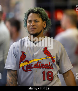 Milwaukee, WI, USA. 1. August 2017. St. Louis Cardinals Krug Carlos Martinez #18 ab, während die Major League Baseball Spiel zwischen den Milwaukee Brewers und den St. Louis Cardinals im Miller Park in Milwaukee, Wisconsin. John Fisher/CSM Stockfoto