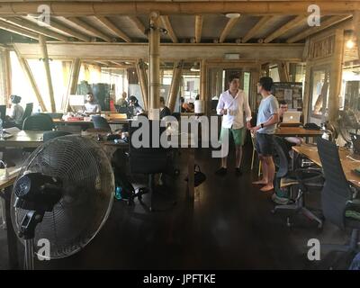 Ubud, Indonesien. 4. Juli 2017. Bild von der Coworking-Space "Hubud" auf der Insel Bali in Indonesien, 4. Juli 2017 in Ubud genommen. Foto: Christoph Sator, Dpa/Alamy Live News Stockfoto