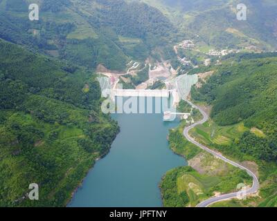 Guizhou, Guizhou, China. 2. August 2017. Guizhou, CHINA-August 2 2017: (nur zur redaktionellen Verwendung. CHINA HERAUS). Das Ceheng Reservoir befindet sich in Ceheng, Südwesten Chinas Provinz Guizhou, 2. August 2017. Bildnachweis: SIPA Asien/ZUMA Draht/Alamy Live-Nachrichten Stockfoto