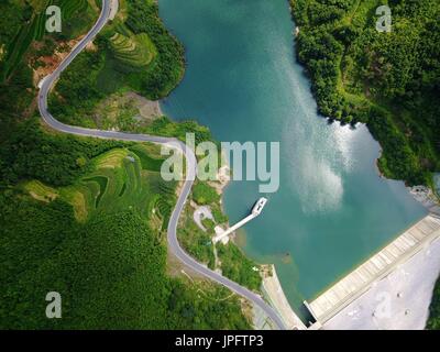 Guizhou, Guizhou, China. 2. August 2017. Guizhou, CHINA-August 2 2017: (nur zur redaktionellen Verwendung. CHINA HERAUS). Das Ceheng Reservoir befindet sich in Ceheng, Südwesten Chinas Provinz Guizhou, 2. August 2017. Bildnachweis: SIPA Asien/ZUMA Draht/Alamy Live-Nachrichten Stockfoto