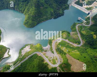 Guizhou, Guizhou, China. 2. August 2017. Guizhou, CHINA-August 2 2017: (nur zur redaktionellen Verwendung. CHINA HERAUS). Das Ceheng Reservoir befindet sich in Ceheng, Südwesten Chinas Provinz Guizhou, 2. August 2017. Bildnachweis: SIPA Asien/ZUMA Draht/Alamy Live-Nachrichten Stockfoto