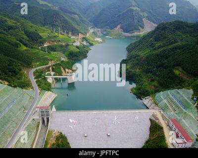 Guizhou, Guizhou, China. 2. August 2017. Guizhou, CHINA-August 2 2017: (nur zur redaktionellen Verwendung. CHINA HERAUS). Das Ceheng Reservoir befindet sich in Ceheng, Südwesten Chinas Provinz Guizhou, 2. August 2017. Bildnachweis: SIPA Asien/ZUMA Draht/Alamy Live-Nachrichten Stockfoto