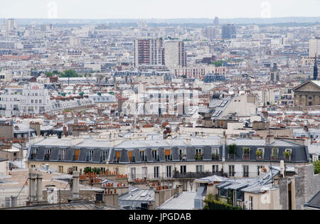 Blick über den südlichen Paris von Montmartre, in der Nähe der Sacre-Coeur, Paris, Frankreich. Stockfoto