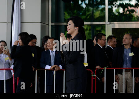 Bangkok, Thailand. 1. August 2017. Ehemalige Thailands Premierministerin Yingluck Shinawatra kommt an das oberste Gericht in Bangkok Thailand, Bangkok, Thailand am 1. August 2017. Bildnachweis: Anusak Laowilas/Pacific Press/Alamy Live-Nachrichten Stockfoto