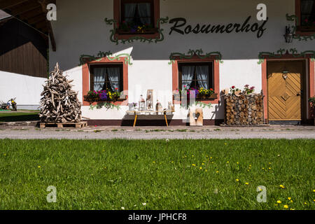 Rosumerhof Gästehaus im Leutaschtal an einem Sommertag, Tirol, Österreich Stockfoto