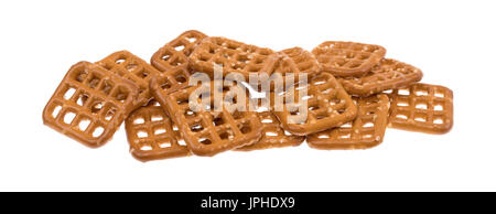 Eine Portion braune gesalzene Waffel Brezeln isoliert auf einem weißen Hintergrund. Stockfoto