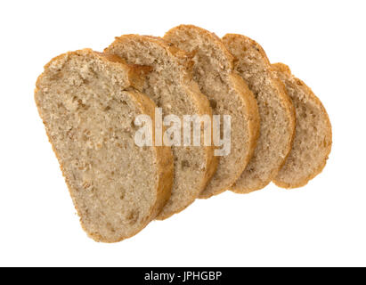 Mehrere Scheiben frisch gebackenem Vollkornbrot isoliert auf einem weißen Hintergrund. Stockfoto