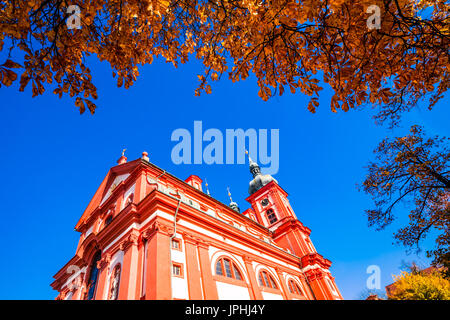 Europa, Tschechische Republik, Tschechien, Brandýs nad Labem Stará Boleslav, Kostel Nanebevzetí Panny Marie, Kirche der Himmelfahrt der Jungfrau Maria, Herbst, Herbst Stockfoto