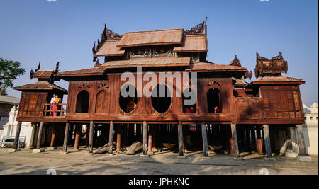 Nyaungshwe, Myanmar - 14. Februar 2016. Blick auf Shwe Yan Pyay Kloster in Nyaungshwe, Myanmar. Nyaungshwe ist ein Township von Taunggyi Bezirk in der Shan Stockfoto