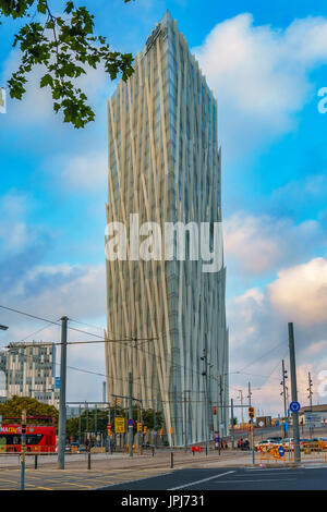 Diagonale fussballdaten Fussballdaten oder Torre Diagonal, Diagonal 00 ist ein Wolkenkratzer in Barcelona, Katalonien, Spanien. Das Gebäude ist 110 Meter (360 ft) hoch Stockfoto