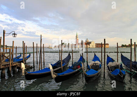 Gondeln vor Isola sterben San Giorgio Maggiore in Venedig, Italien-Europa Stockfoto