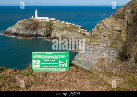 British Mountaineering Council und RSPB freiwillige Vereinbarung Hinweis für Bergsteiger über den Schutz von Brutvögel auf Klippen im Süden Stack Anglesey UK Stockfoto