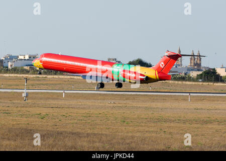 Danish Air Transport McDonnell Douglas MD-83 (DC-9-83) [OY-RUE] Air Malta Flug 117 von Gatwick. Stockfoto