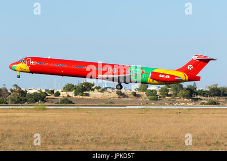 Danish Air Transport McDonnell Douglas MD-83 (DC-9-83) [OY-RUE] Air Malta Flug 117 von Gatwick. Stockfoto