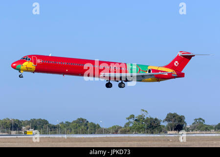 Danish Air Transport McDonnell Douglas MD-83 (DC-9-83) [OY-RUE] Air Malta Flug 117 von Gatwick. Stockfoto