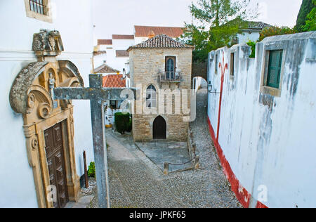 Das Armenhaus Kirche (Misericordia) Nachbarn mit eine der ältesten Synagogen der Welt, befindet sich im Obidos, Portugal. Stockfoto