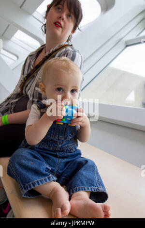 Baby Boy ist alles rund um das Reisen Stockfoto