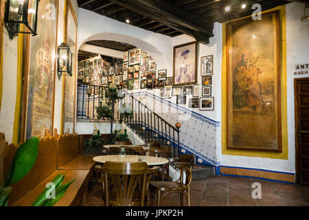 Die renommierten Bodegas el Pimpi in Málaga Stockfoto