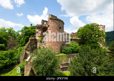 Heidelberger Schloss ist auch bekannt als Schloss Heidelberg eine Ruine romantische Burg auf einem Hügel von Hals Brücke Renaissance Garten umgeben. Stockfoto