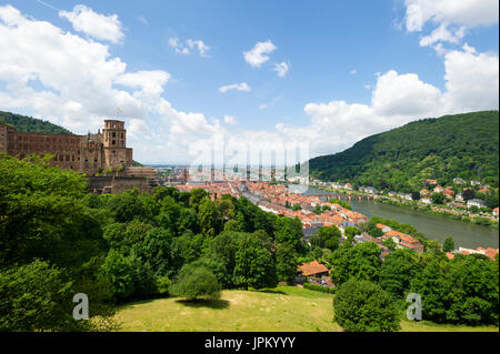 Heidelberger Schloss ist auch bekannt als Schloss Heidelberg eine Ruine romantische Burg auf einem Hügel von Hals Brücke Renaissance Garten umgeben. Stockfoto