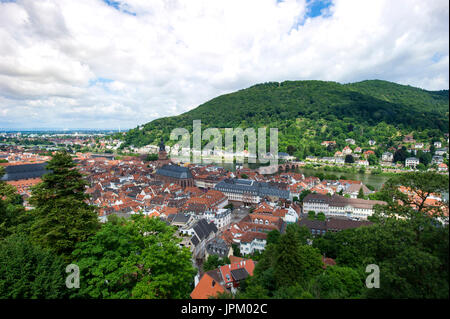 Heidelberger Schloss ist auch bekannt als Schloss Heidelberg eine Ruine romantische Burg auf einem Hügel von Hals Brücke Renaissance Garten umgeben. Stockfoto