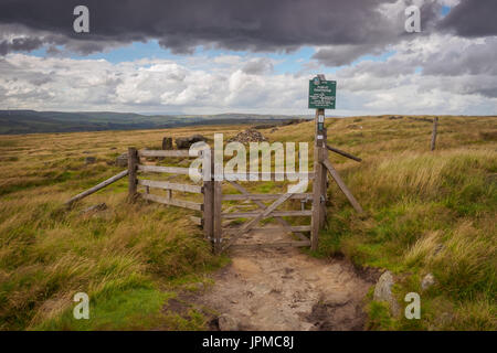 Blackstone Edge ist ein gritstone Escarpment auf 1.549 Meter über dem Meeresspiegel in den Walliser Bergen. Stockfoto
