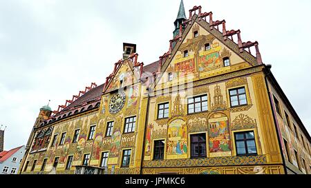 Uhr an der Wand des Ulmer Rathaus, Ulm, Deutschland Stockfoto