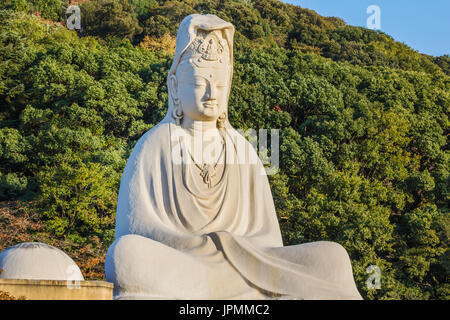 Chinesische Göttin (Kannon) bei Ryozen Kannon Tempel in Kyoto, Japan Stockfoto