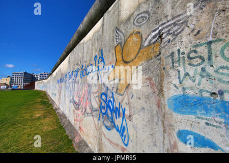 Erhaltene Abschnitte der Berliner Mauer an der Gedenkstätte Berliner Mauer an der Bernauer Straße, Berlin, Deutschland Stockfoto