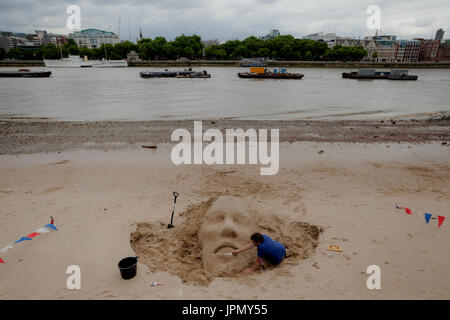 Straße Künstler bei der Arbeit in Southbank London Stockfoto