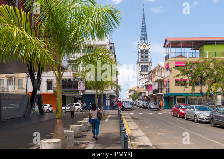 Victor Schoelcher Street und Cathedrale Saint-Louis in Martinique, West Indies Stockfoto