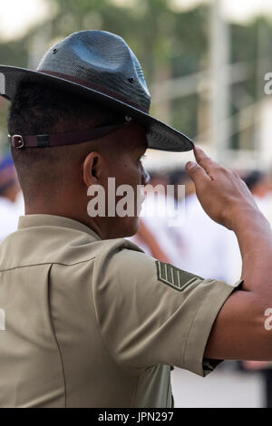 Philippine Marines begrüssen die Nationalflagge, Rizal Park, Manila, Philippinen Stockfoto