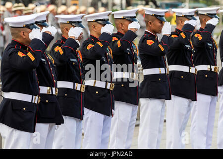 Philippine Marines begrüssen die Nationalflagge, Rizal Park, Manila, Philippinen Stockfoto