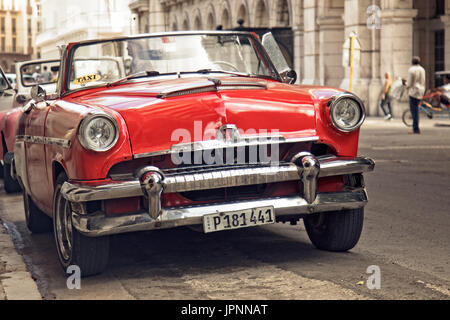 Amerikanische Oldtimer auf den Straßen von Havanna, Kuba. Stockfoto