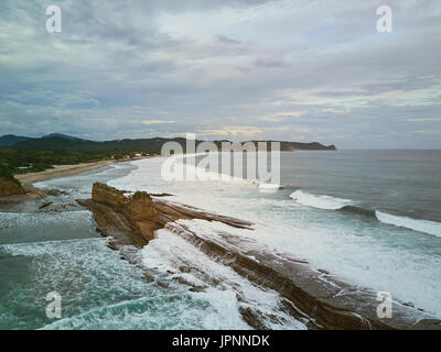 Magnific Rock in Nicaragua Strand Luftbild. Ozean Stockfoto