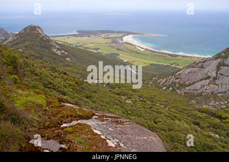 Von den Hängen des Strzelecki Gipfeln zu Hosen Punkt auf Flinders Island anzeigen Stockfoto