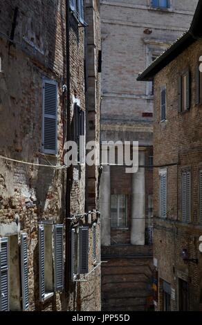 Schöne Straße in Urbino Italien Stockfoto