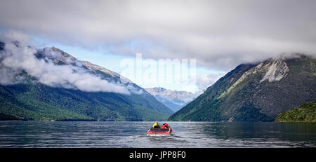 NELSON LAKES, NEW ZEALAND - 19.07.2016: die berühmte Nelson Lakes National Park in der Wintersaison von Neuseeland zu erkunden. Stockfoto