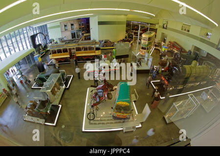 Riverside Museum, Pointhouse Road, Glasgow Interieur von der neuen Transport-museum Stockfoto