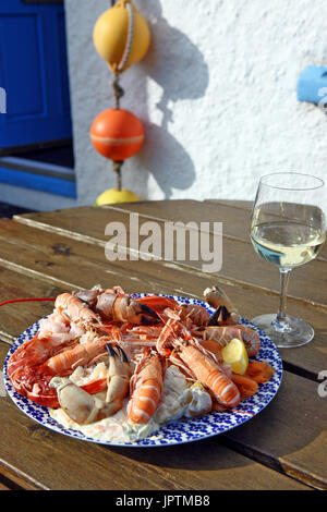 Platte mit Meeresfrüchten, lokal gefangen in den Gewässern vor der Isle of Mull, Schottland Stockfoto