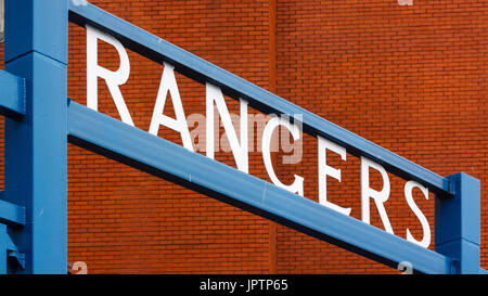 Die Tore außerhalb der Bill struth Haupttribüne an Ibrox Stadium, Heimat der Glasgow Rangers Football Club in Schottland. Stockfoto