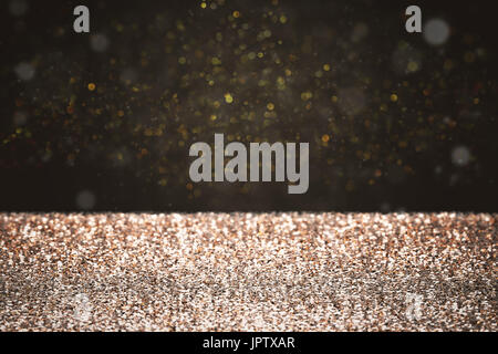 3D Rendering Gold glitter mit Bokeh auf schwarzem Hintergrund Stockfoto