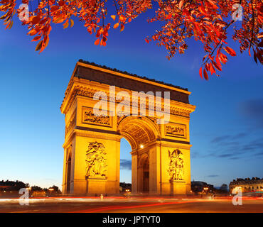 Berühmten Arc de Triomphe in Paris, Frankreich Stockfoto