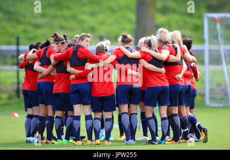 England Frauen in ein Wirrwarr während einer Trainingseinheit bei Sporting 70 Sportzentrum, Utrecht. Stockfoto