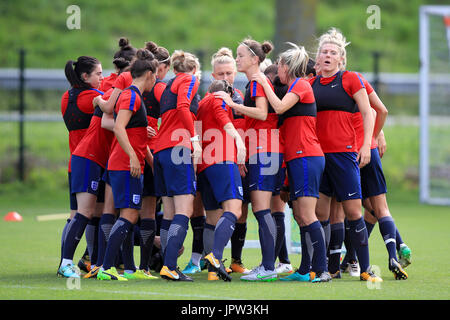 England Frauen in ein Wirrwarr während einer Trainingseinheit bei Sporting 70 Sportzentrum, Utrecht. Stockfoto