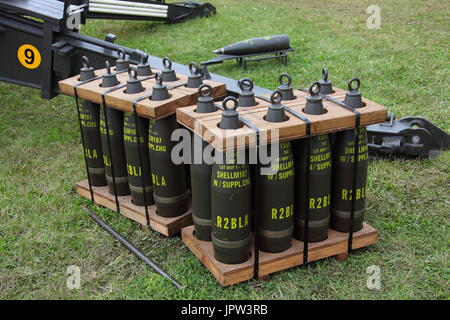 Im Krieg und Frieden show Beltring in Kent ein Display von 155 mm hoch explosiven Haubitze Munition in einer Palette für einen einfachen Transport. Stockfoto