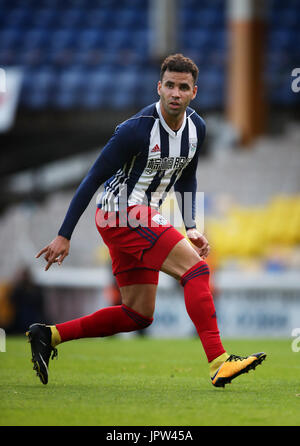 West Bromwich Albion Hal Robson-Kanu hält Herausforderung von Port Vale Mike Calverley während der Vorsaison Freundschaftsspiel im Vale Park, Stoke. PRESSEVERBAND Foto. Bild Datum: Dienstag, 1. August 2017. Vgl. PA Geschichte Fußball Port Vale. Bildnachweis sollte lauten: Nick Potts/PA Wire. Einschränkungen: EDITORIAL verwenden nur keine unbefugten Audio, Video, Daten, Spielpläne, Verbandsliga/Logos oder "live"-Dienste. Im Spiel Onlinenutzung beschränkt auf 75 Bilder, keine video Emulation. Keine Verwendung in Wetten, Spiele oder Vereinsspieler/Liga/Einzelpublikationen. Stockfoto