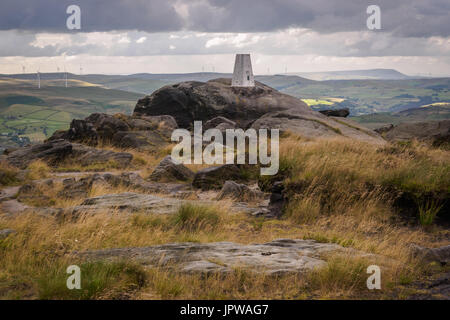 Blackstone Edge ist ein gritstone Escarpment auf 1.549 Meter über dem Meeresspiegel in den Walliser Bergen. Stockfoto