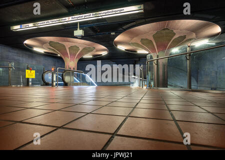 Westend U-Bahn Station in Frankfurt am Main. Stockfoto